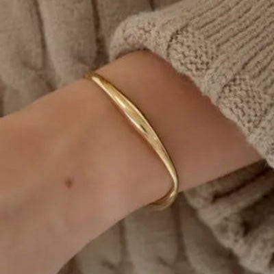 Armreif „Wavy“ - Stainless Steel in Gold