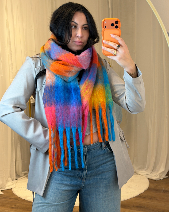 Rainbow Cozy Scarf – extra weicher Kuschelschal in Multicolor