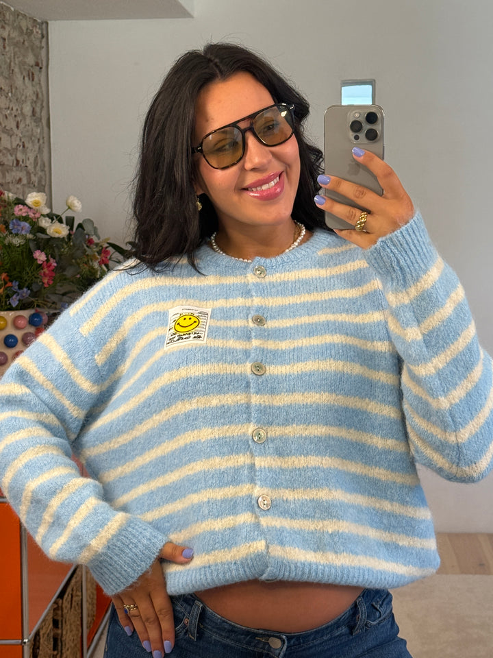 Cardigan Stripes Smiley in Himmelblau