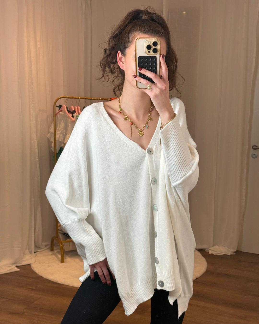 Strickjacke mit breiten Ärmeln