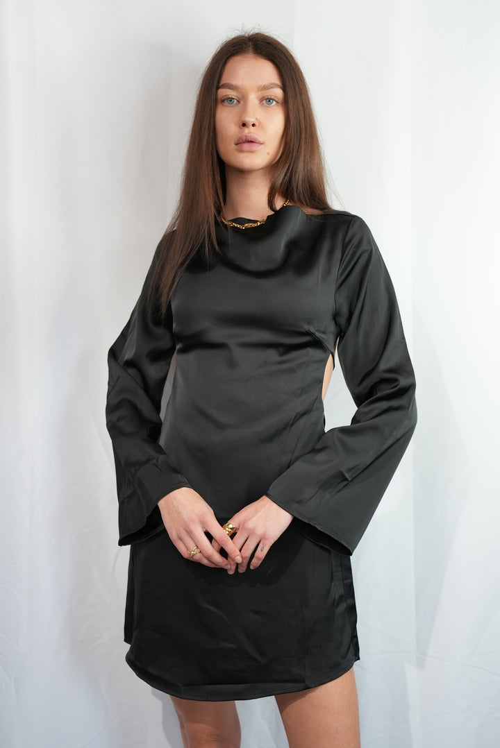 Satin Kleid mit offenem Rücken