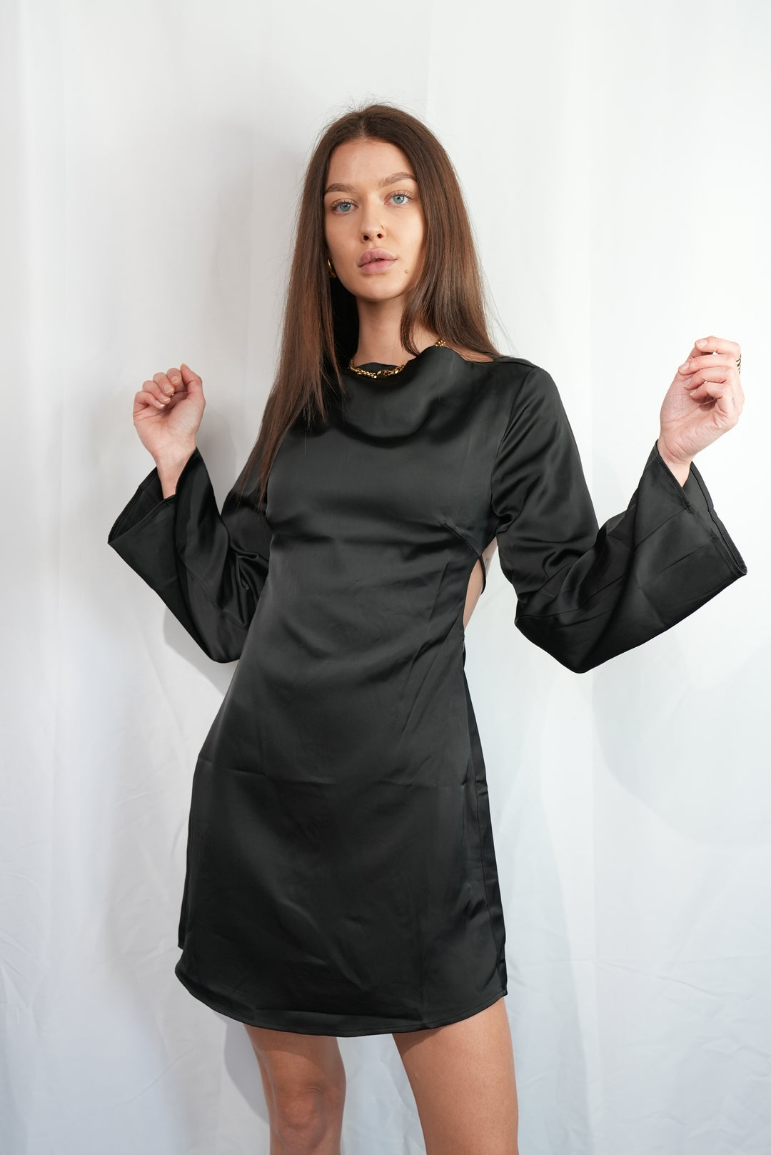 Satin Kleid mit offenem Rücken