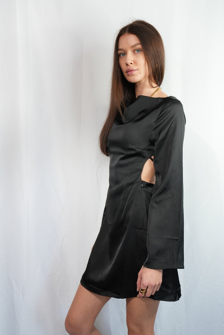 Satin Kleid mit offenem Rücken