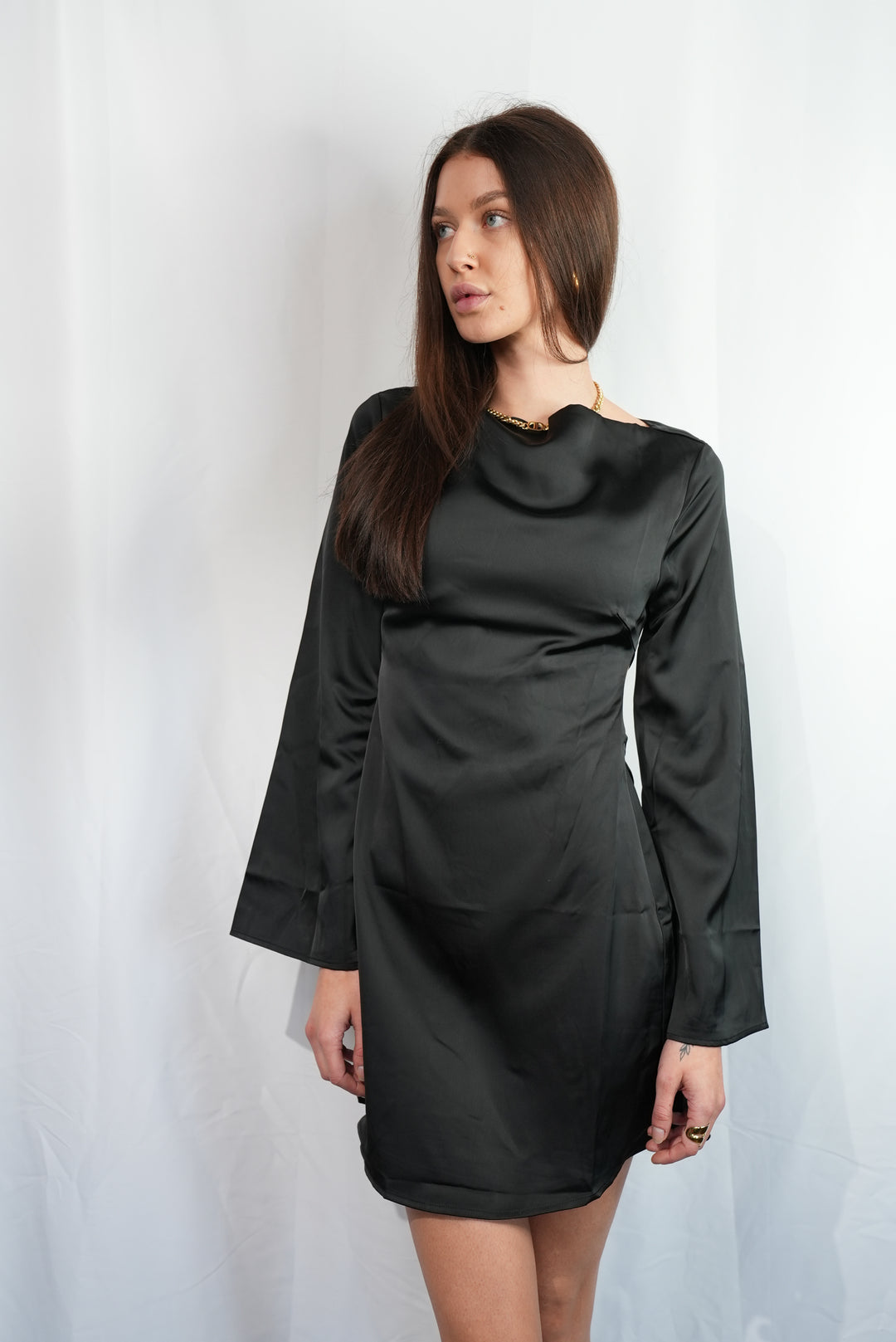 Satin Kleid mit offenem Rücken