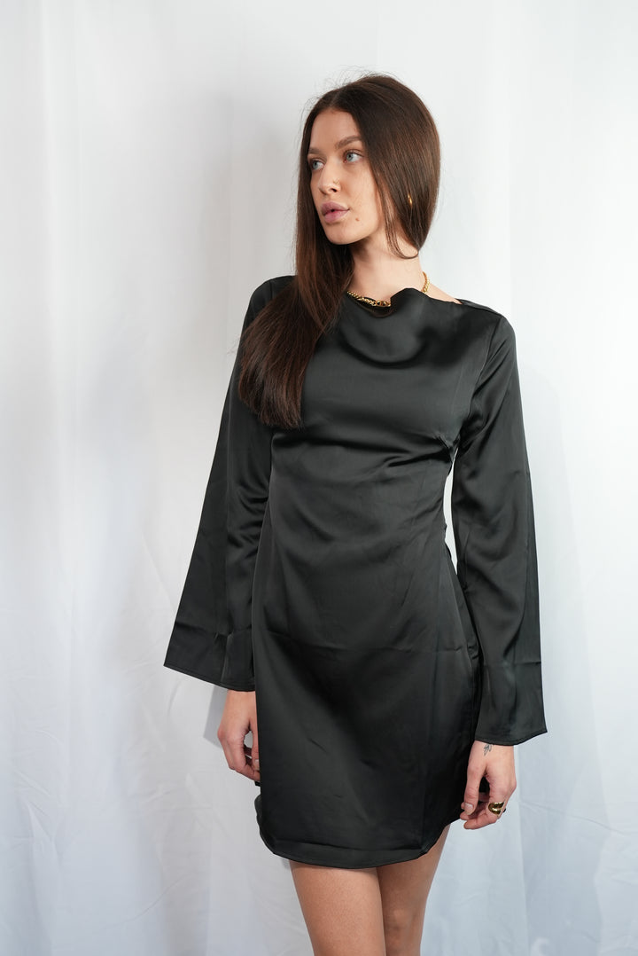 Satin Kleid mit offenem Rücken