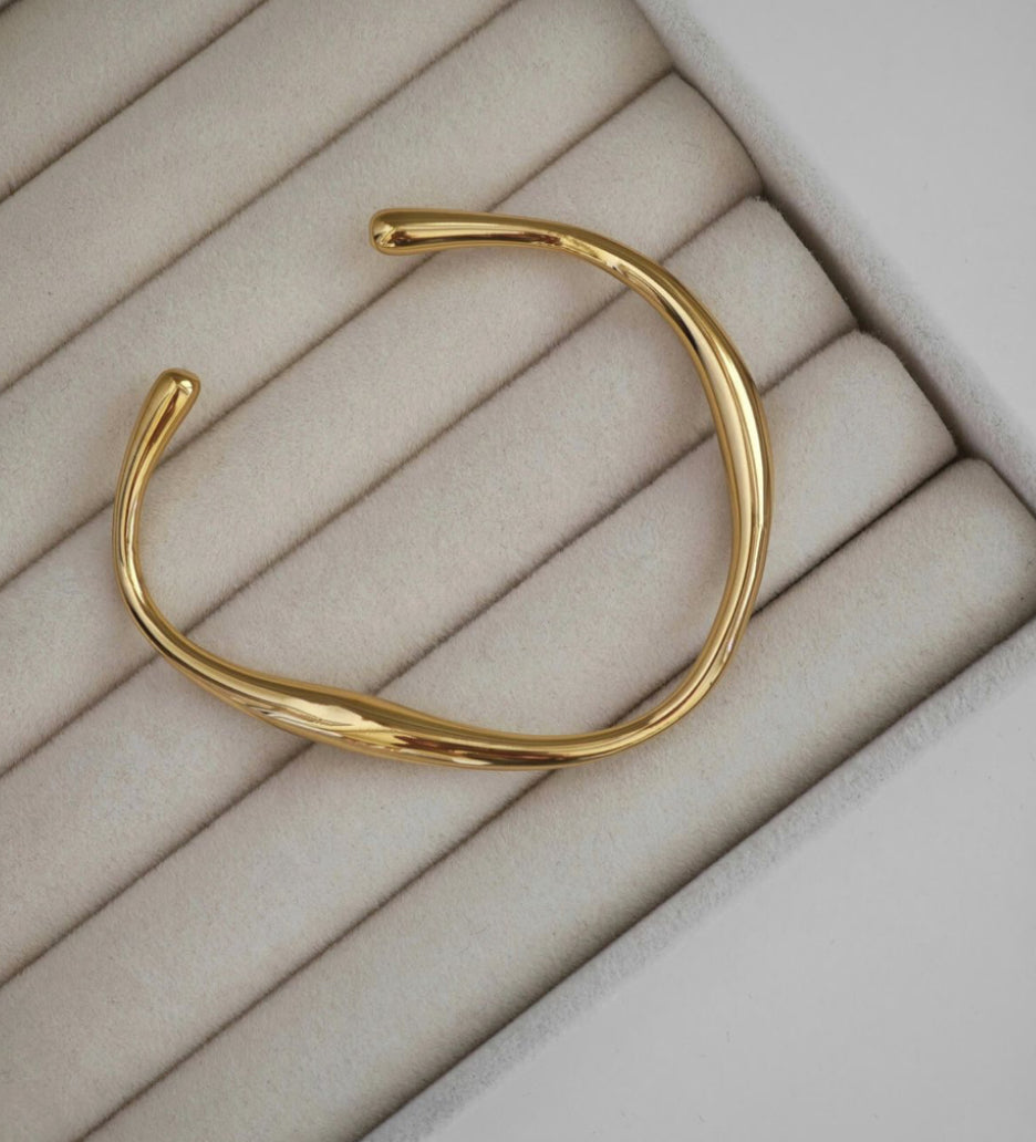 Armreif „Wavy“ - Stainless Steel in Gold